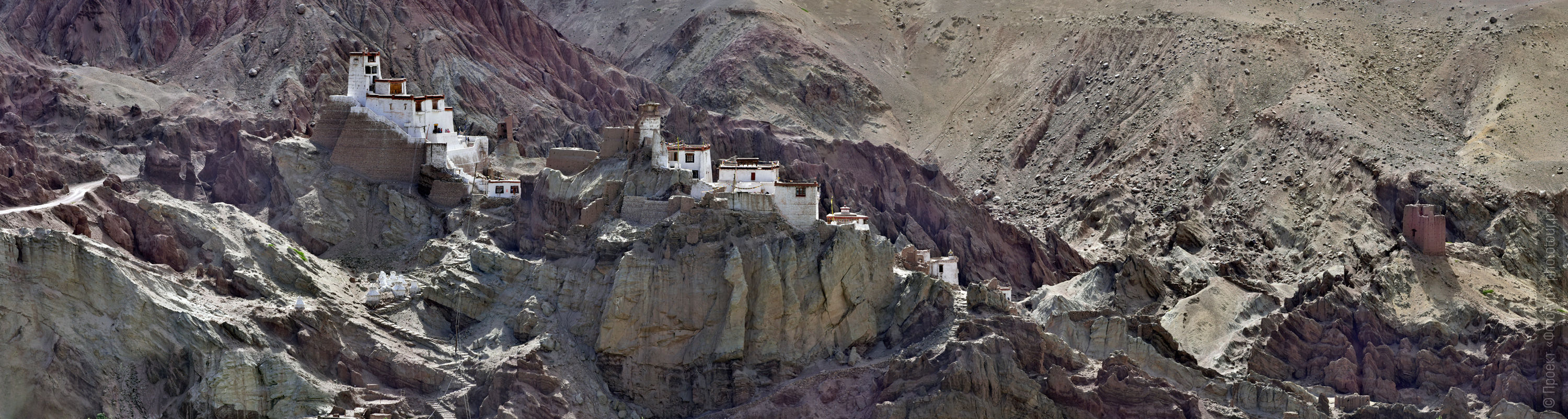 Buddhist monastery Basgo Gonpa. Photo tour / tour Tibet of Lake-1: Pangong, Tso Moriri, Tso Kar, Tso Chiagar, Dance of Tsam on Lake Pangong, 08.07.-17.07.2022.