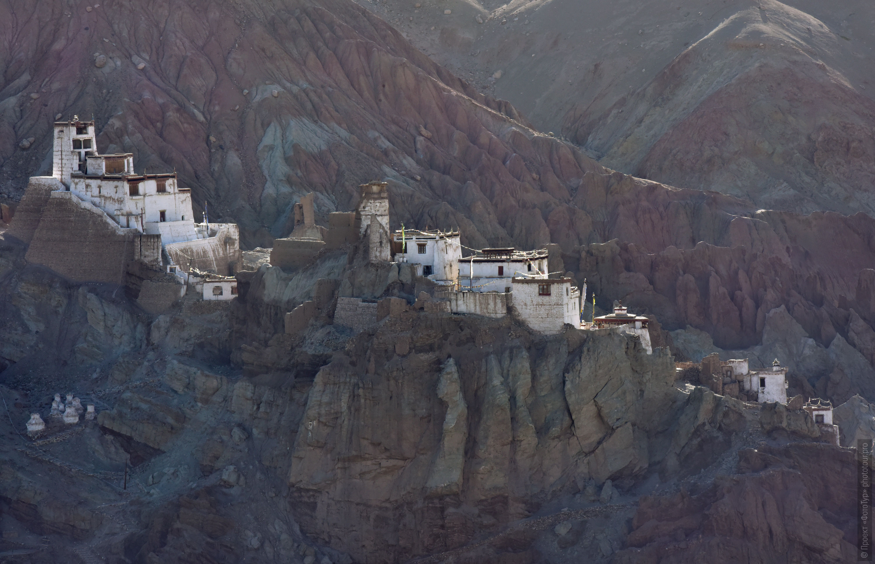 Buddhist monastery of Basgo. Expedition Tibet Lake-2: Pangong, Tso Moriri, Tso Kar, Tso Startsapak, Leh-Manali highway.