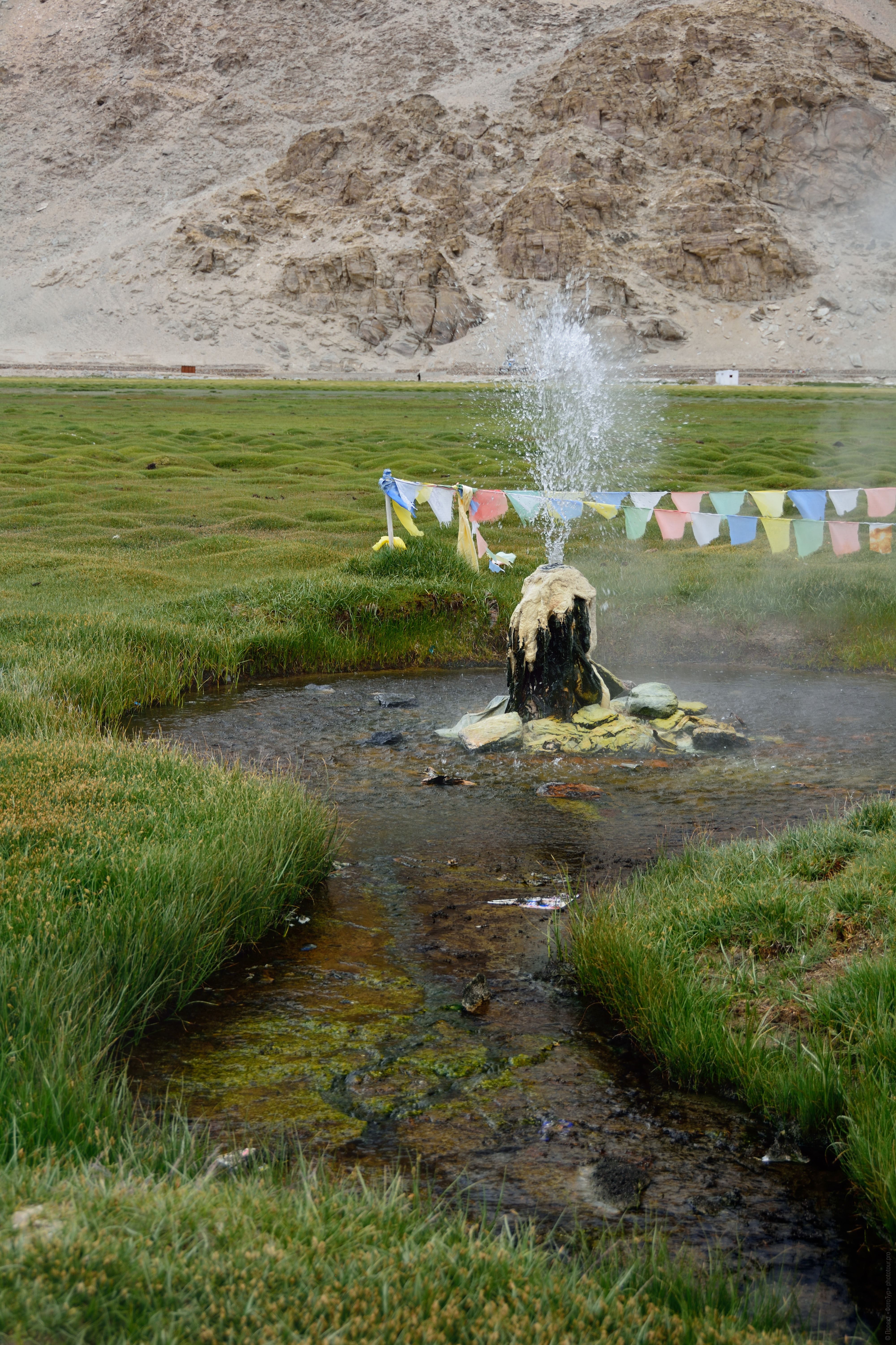 Alpine Geyser, Ladakh. Photo tour / tour Tibet of Lake-1: Pangong, Tso Moriri, Tso Kar, Tso Chiagar, Dance of Tsam on Lake Pangong, 08.07.-17.07.2022.