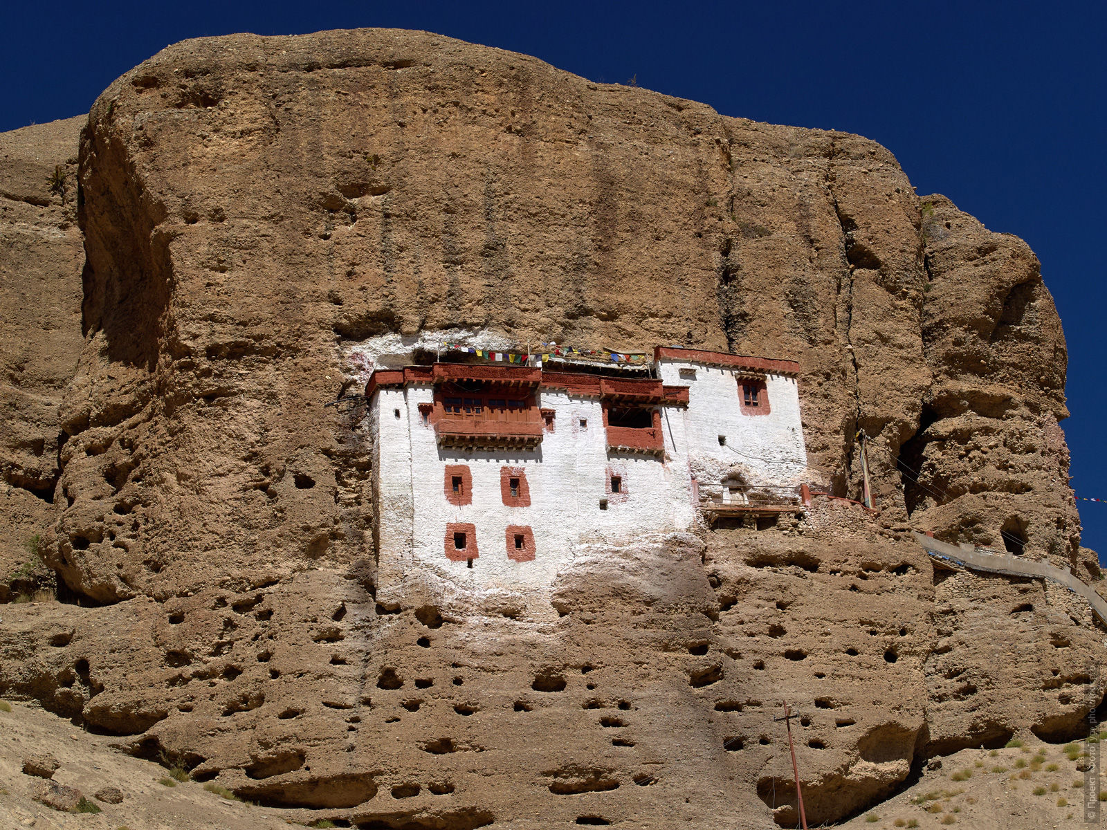 Rock Buddhist monastery. Budget photo tour Legends of Tibet: Zanskar, 30.08. - 09.09.2025.