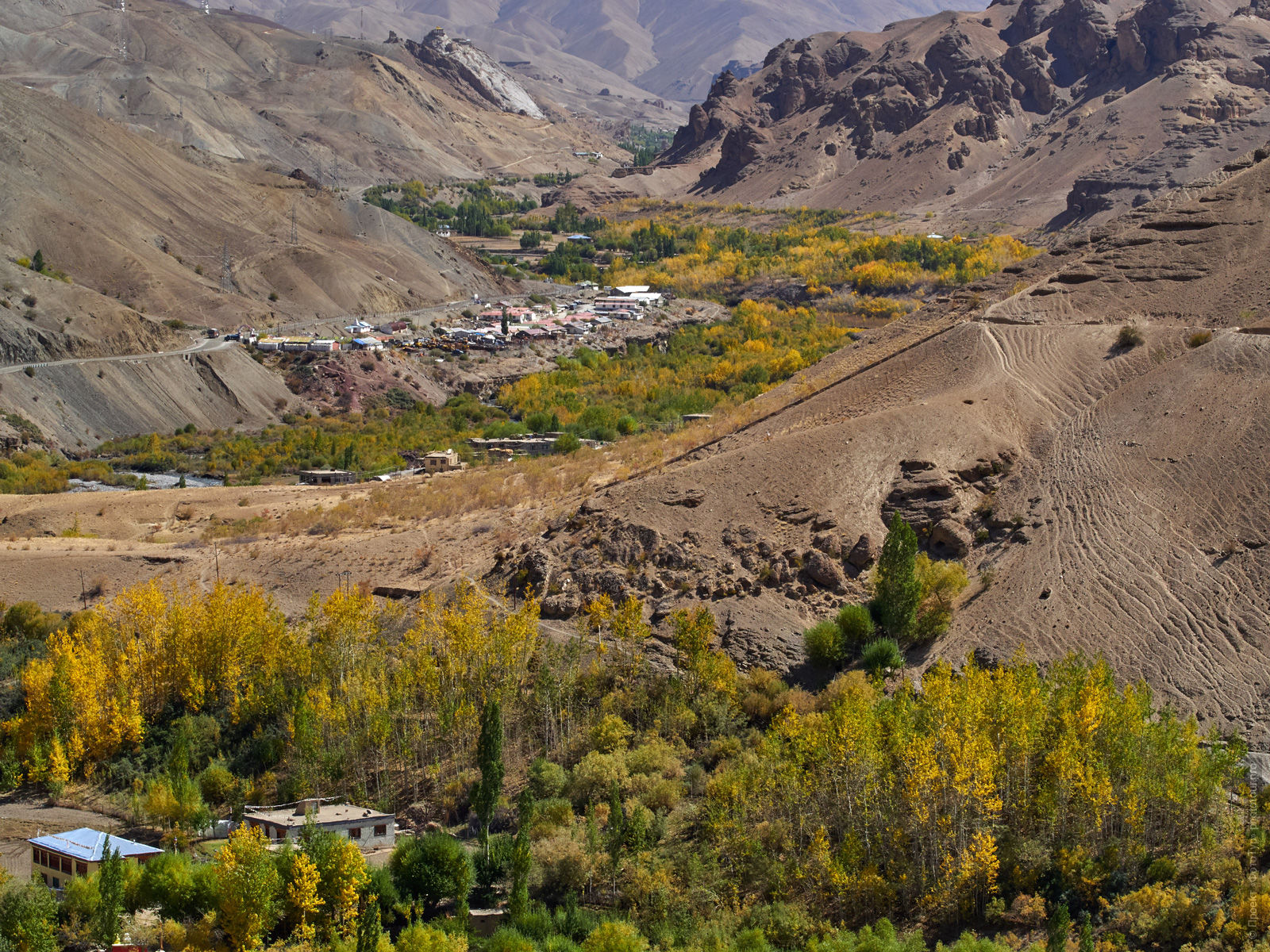 The road to the Fotu La pass. Budget photo tour Legends of Tibet: Zanskar, 30.08. - 09.09.2025.