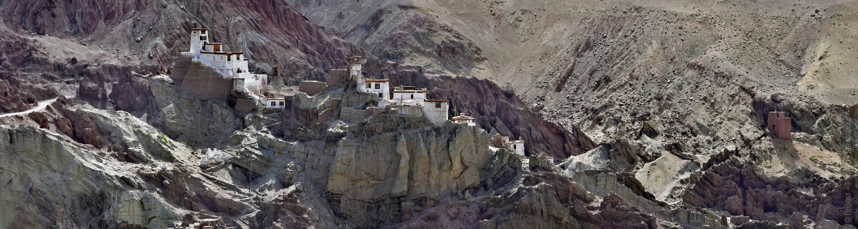 Buddhist monastery Basgo Gonpa. Budget photo tour Legends of Tibet: Zanskar, 30.08. - 09.09.2025.