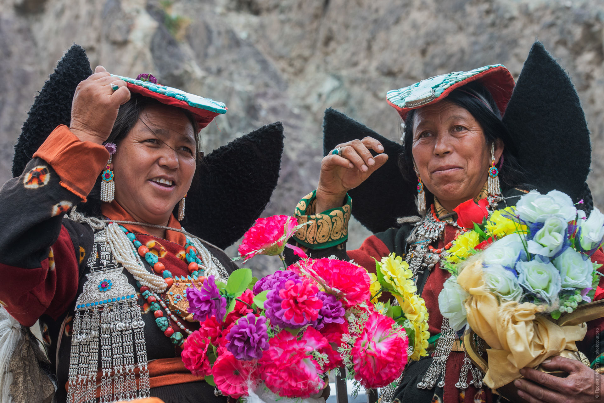 Ladakh ladies in national clothes. Photo tour / tour Tibet of Lake-1: Pangong, Tso Moriri, Tso Kar, Tso Chiagar, Dance of Tsam on Lake Pangong, 08.07.-17.07.2022.