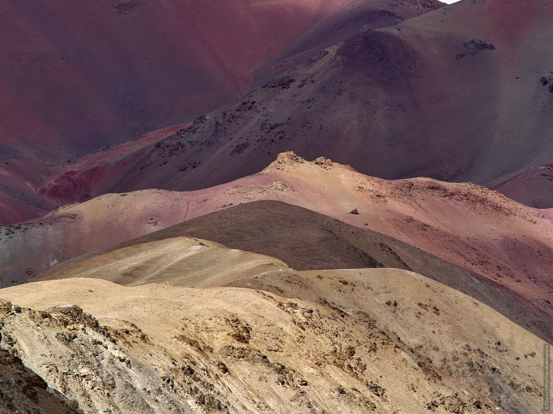 Burgundy Gorge. Tour Tibet Lakeside Advertising: Alpine lakes, geyser valley, Lamayuru, Colored Mountains, 01 - 10.09. 2023 year.