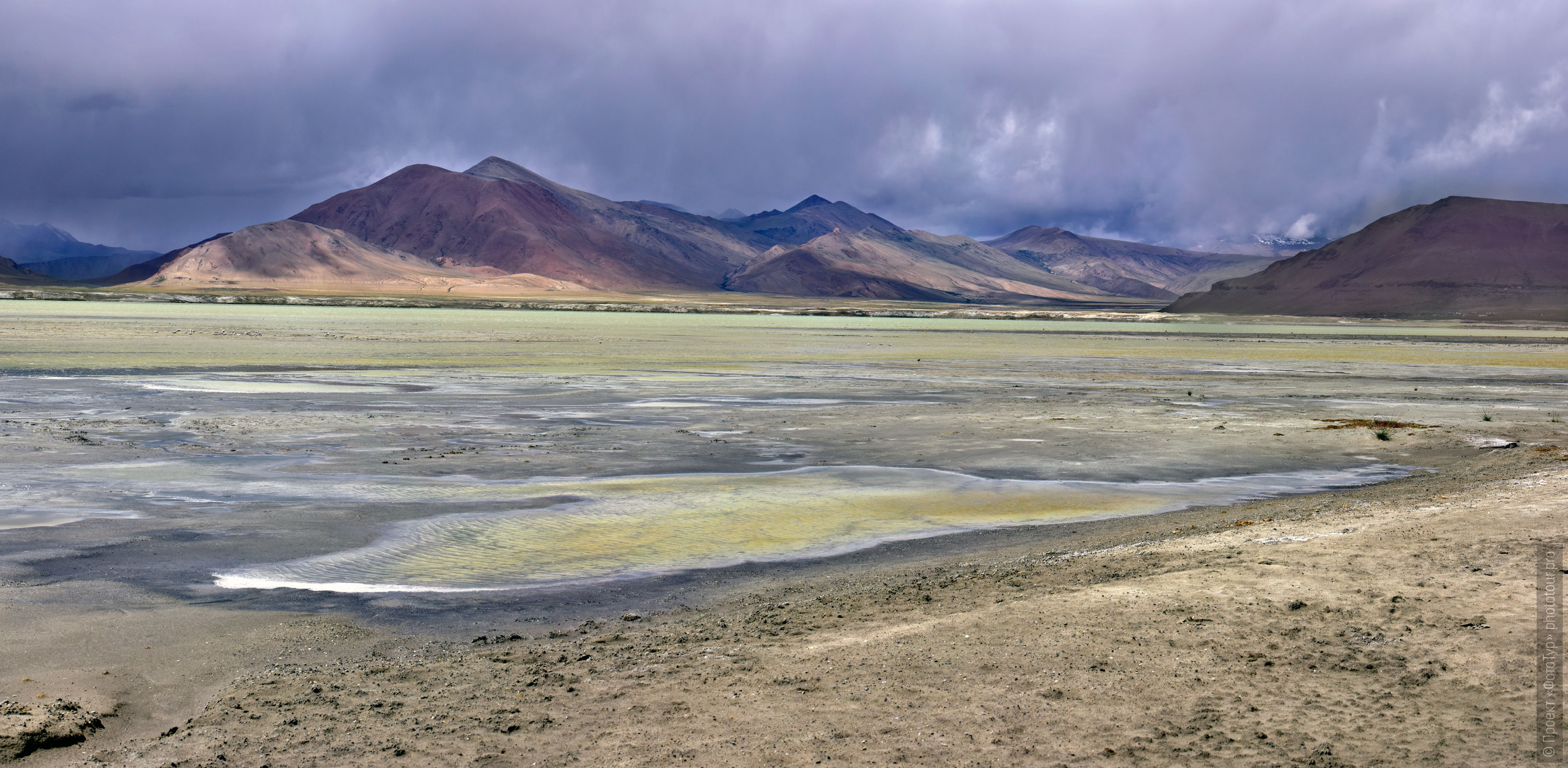 Salt Lake Tso Car. Expedition Tibet Lake-2: Pangong, Tso Moriri, Tso Kar, Tso Startsapak, Leh-Manali highway.