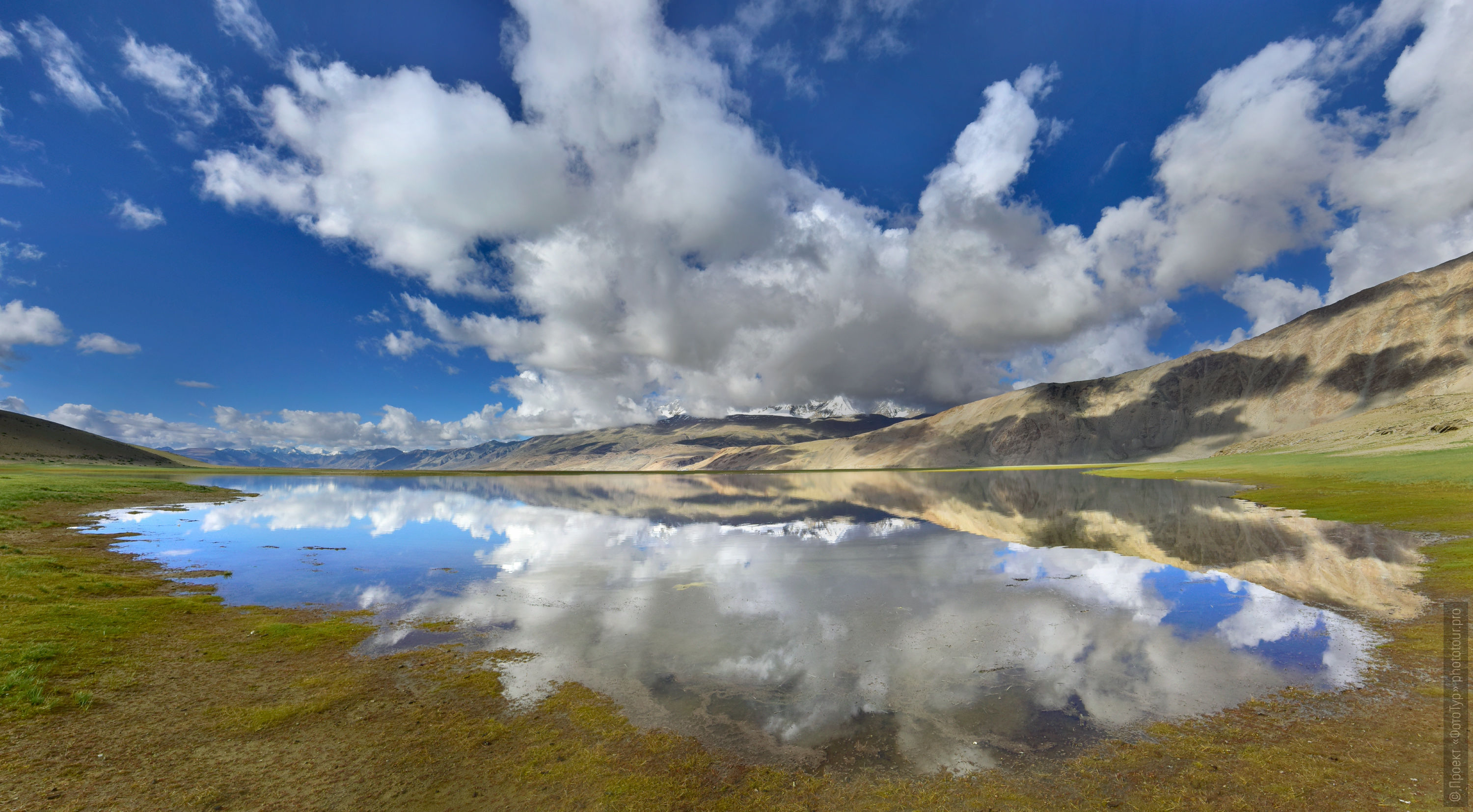 View of Lake Tso Moriri from the road Leh - Karzok. Expedition Tibet Lake-2: Pangong, Tso Moriri, Tso Kar, Tso Startsapak, Leh-Manali highway.