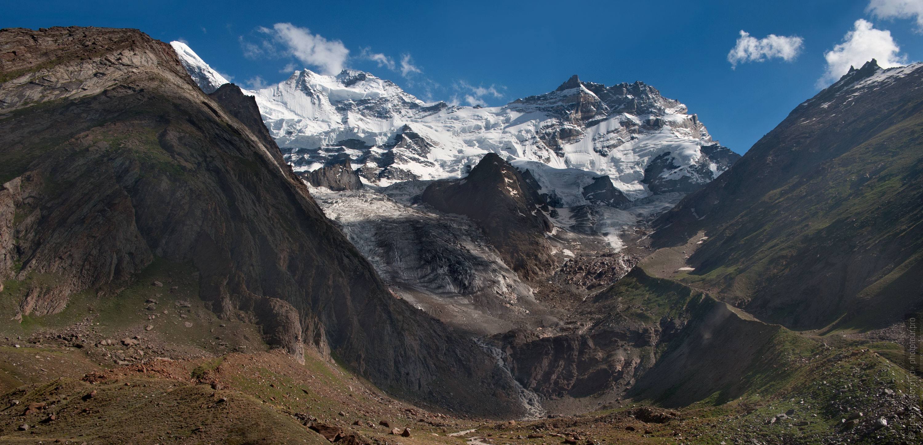 Glaciers of the Suru Valley. Budget photo tour Legends of Tibet: Zanskar, 30.08. - 09.09.2025.