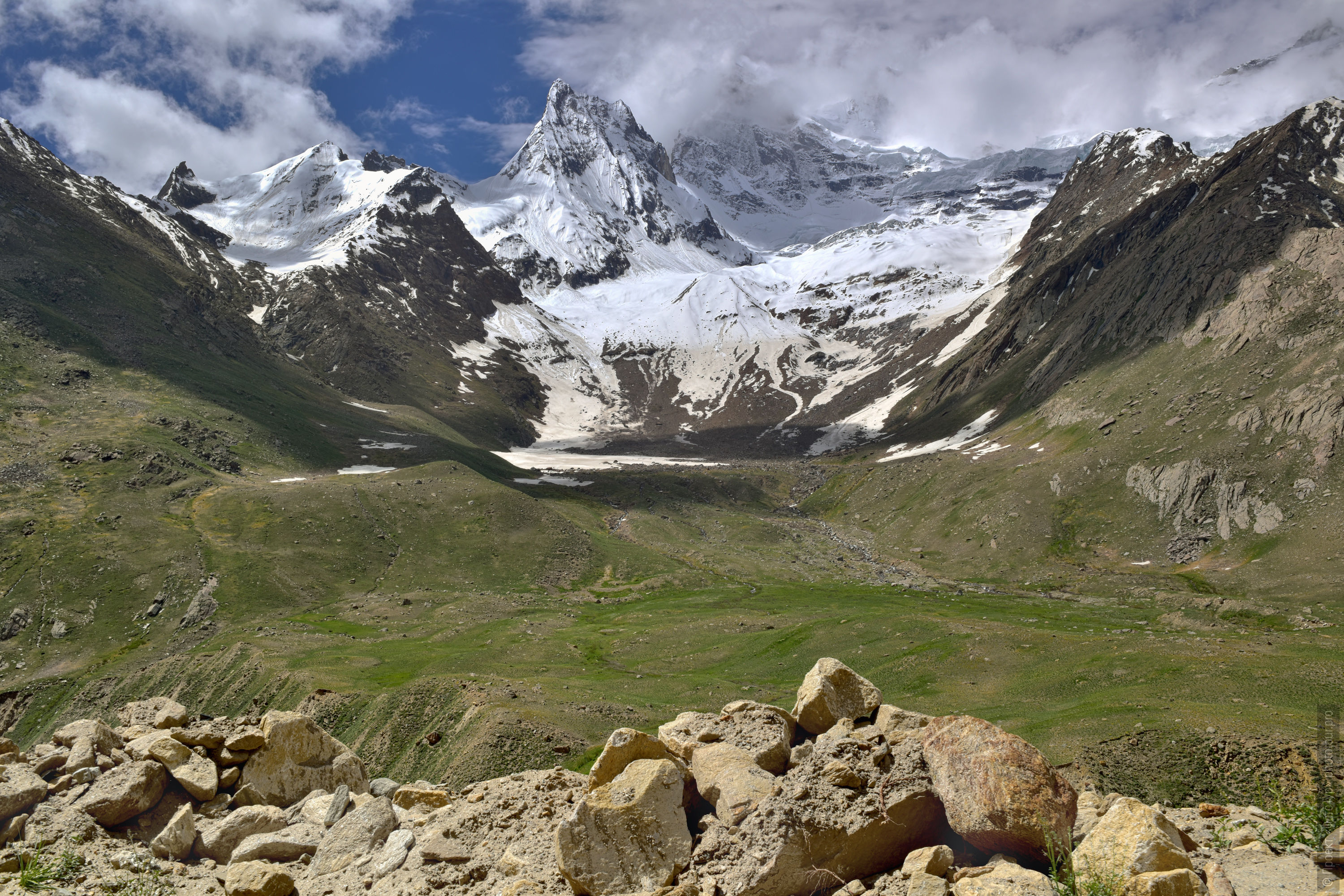 The glaciers of Zanskar. Budget photo tour Legends of Tibet: Zanskar, 30.08. - 09.09.2025.