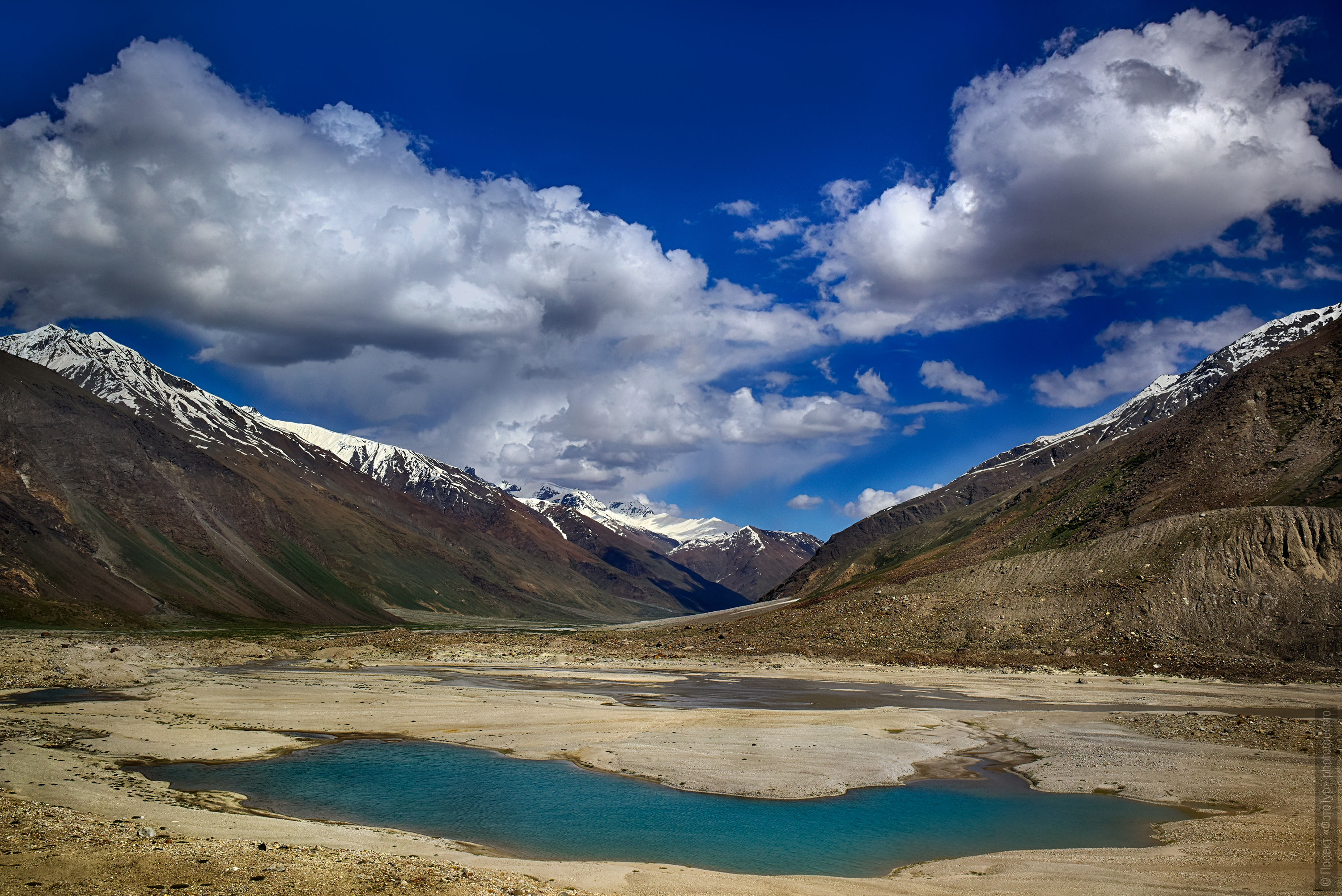 Glacial lake. Budget photo tour Legends of Tibet: Zanskar, 30.08. - 09.09.2025.