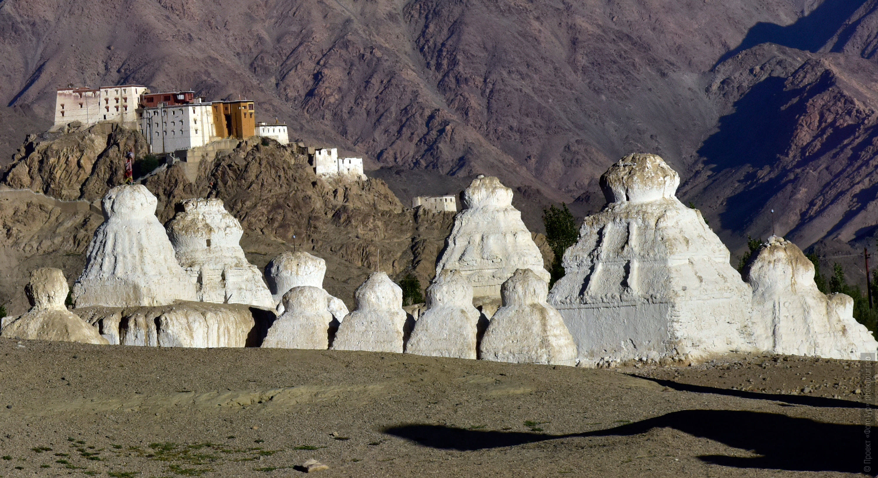 Stupas of Naropa. Tour for artists in Tibet: Watercolor-1: Watercolor painting in Ladakh with Pavel Pugachev, 04.08. - 13.08. 2019.